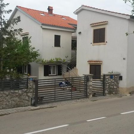 Apartmani Bozic-Omišalj Zewnętrze zdjęcie
