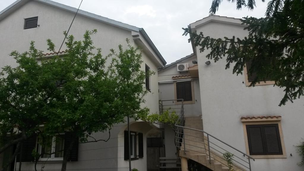 Apartmani Bozic-Omišalj Zewnętrze zdjęcie