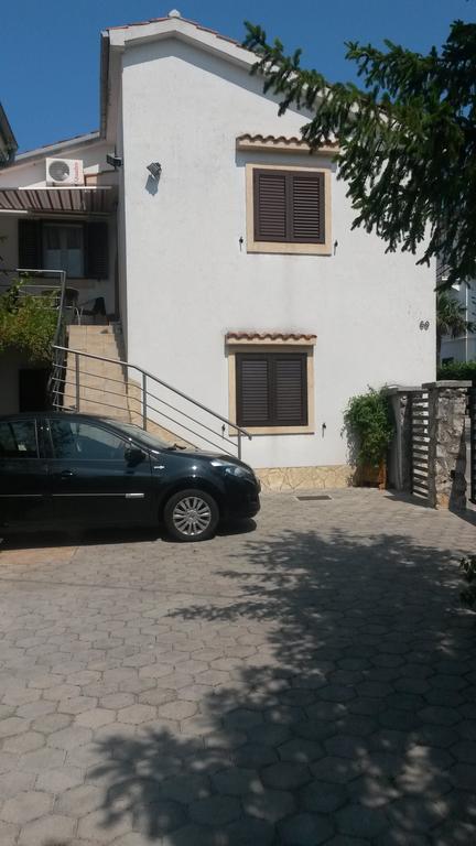 Apartmani Bozic-Omišalj Zewnętrze zdjęcie