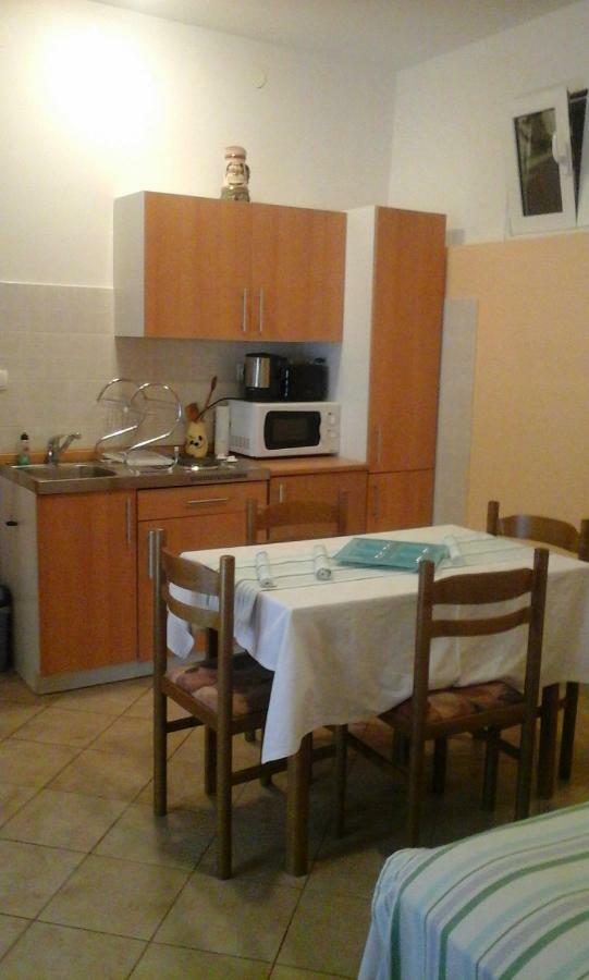 Apartmani Bozic-Omišalj Zewnętrze zdjęcie