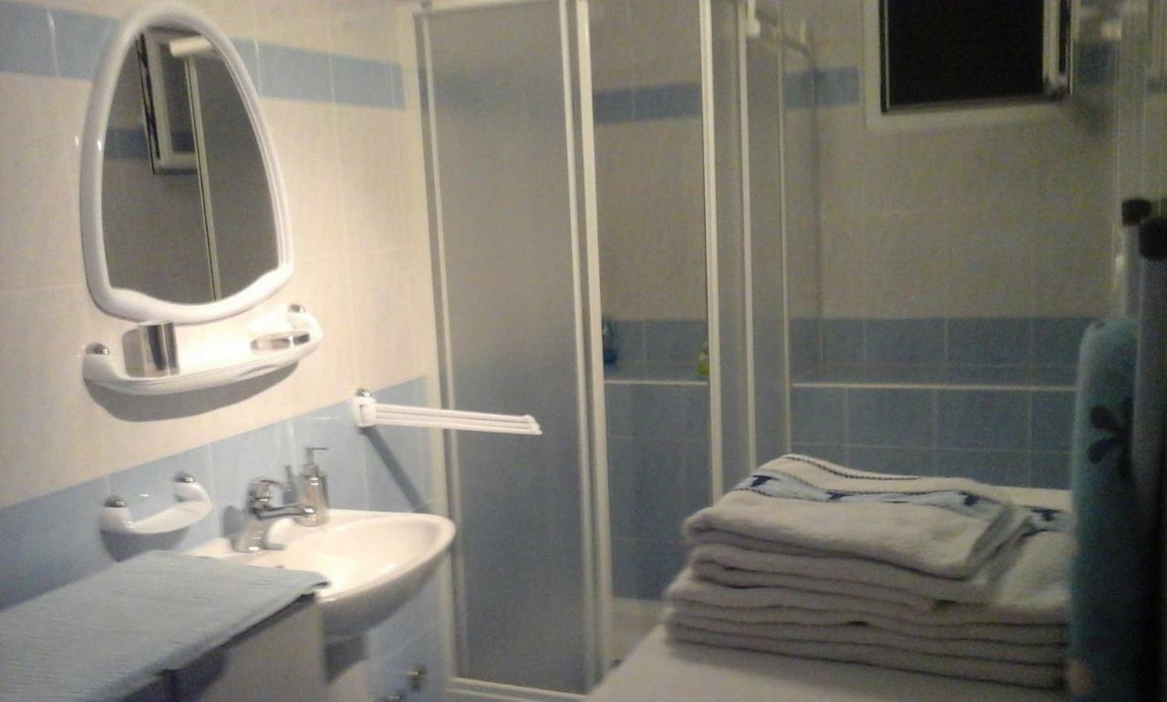 Apartmani Bozic-Omišalj Zewnętrze zdjęcie